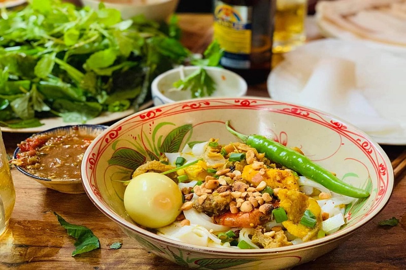 The noodles are thicker than pho noodles, prepared with a variety of broths, raw vegetables, rice paper and peanuts, all blending together to create a special appeal