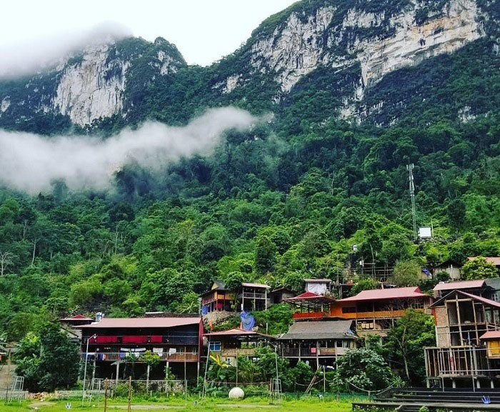 Pac Ngoi village