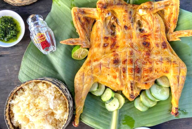 Grilled chicken dipped in salt