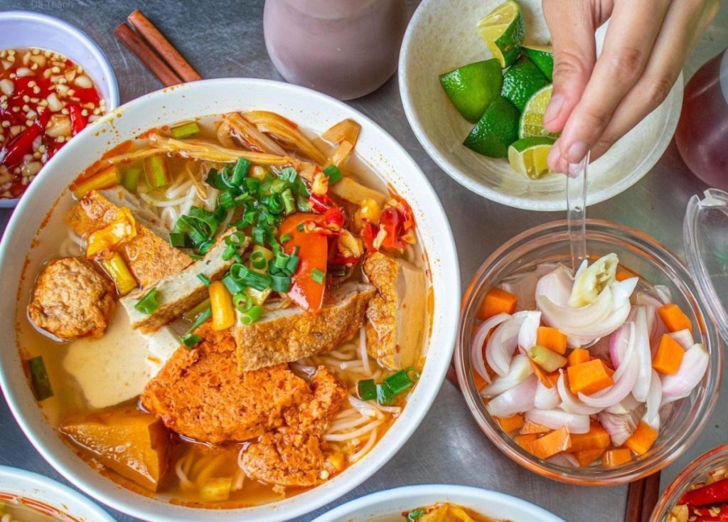 Da Nang fish noodle soup has a unique flavor, a famous dish that cannot be missed in the list of Da Nang specialties