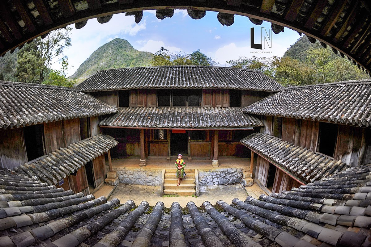 King H'Mong's Palace in Ha Giang - Ancient and Mysterious Architecture in the Highlands