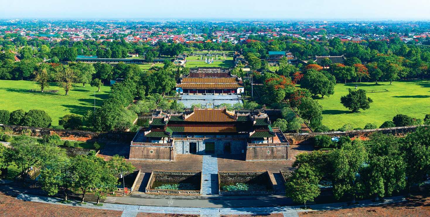 Tour Huế Một Ngày: Trải Nghiệm Lịch Sử Và Ẩm Thực Cố Đô