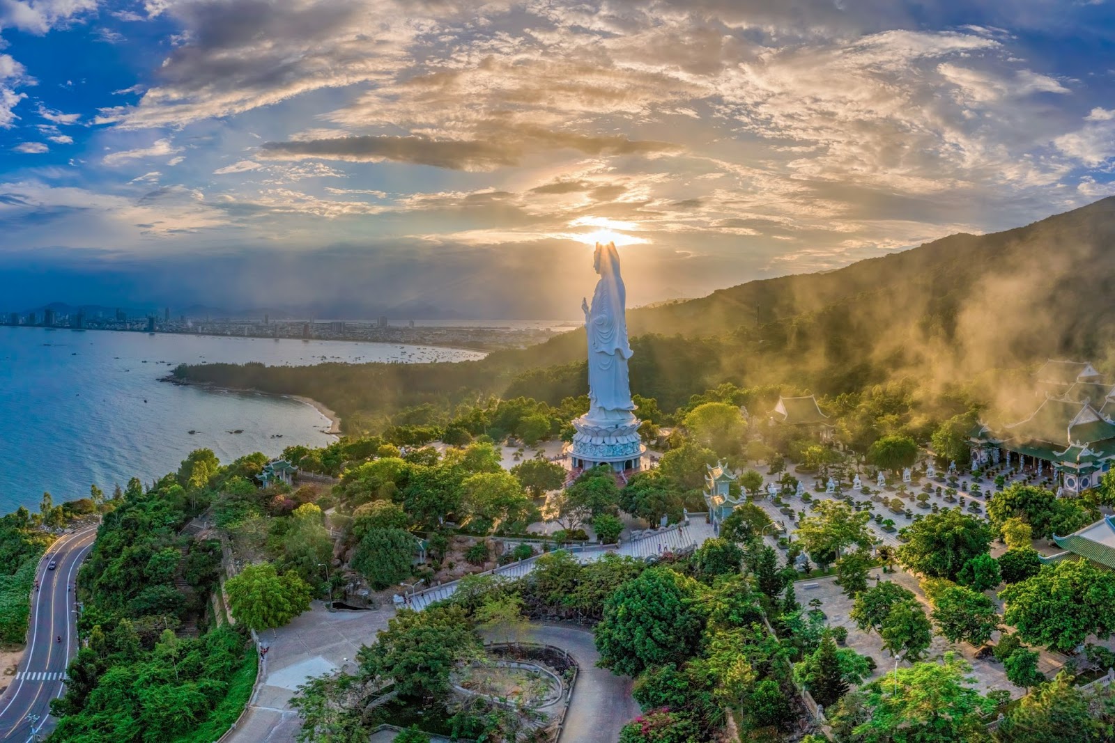 Chùa Linh Ứng địa điểm linh thiêng trên bán đảo Sơn Trà