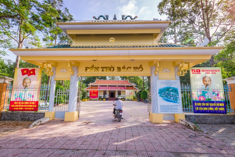 Đền thờ Bác Hồ còn được tạo dựng để phần nào cho thế hệ trẻ sẽ có thể noi theo tấm gương Hồ Chủ Tịch