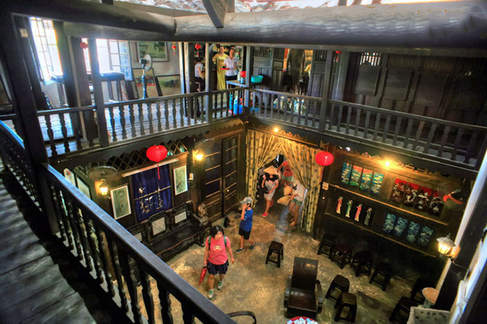 Nhà Cổ Phùng Hưng