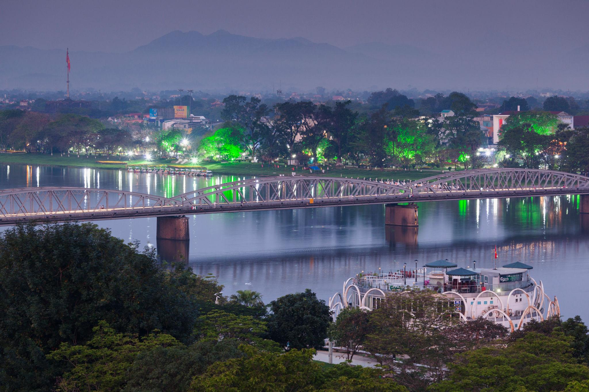 Truong Tien Bridge