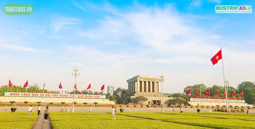 Explore Ba Dinh Square and Ho Chi Minh Mausoleum