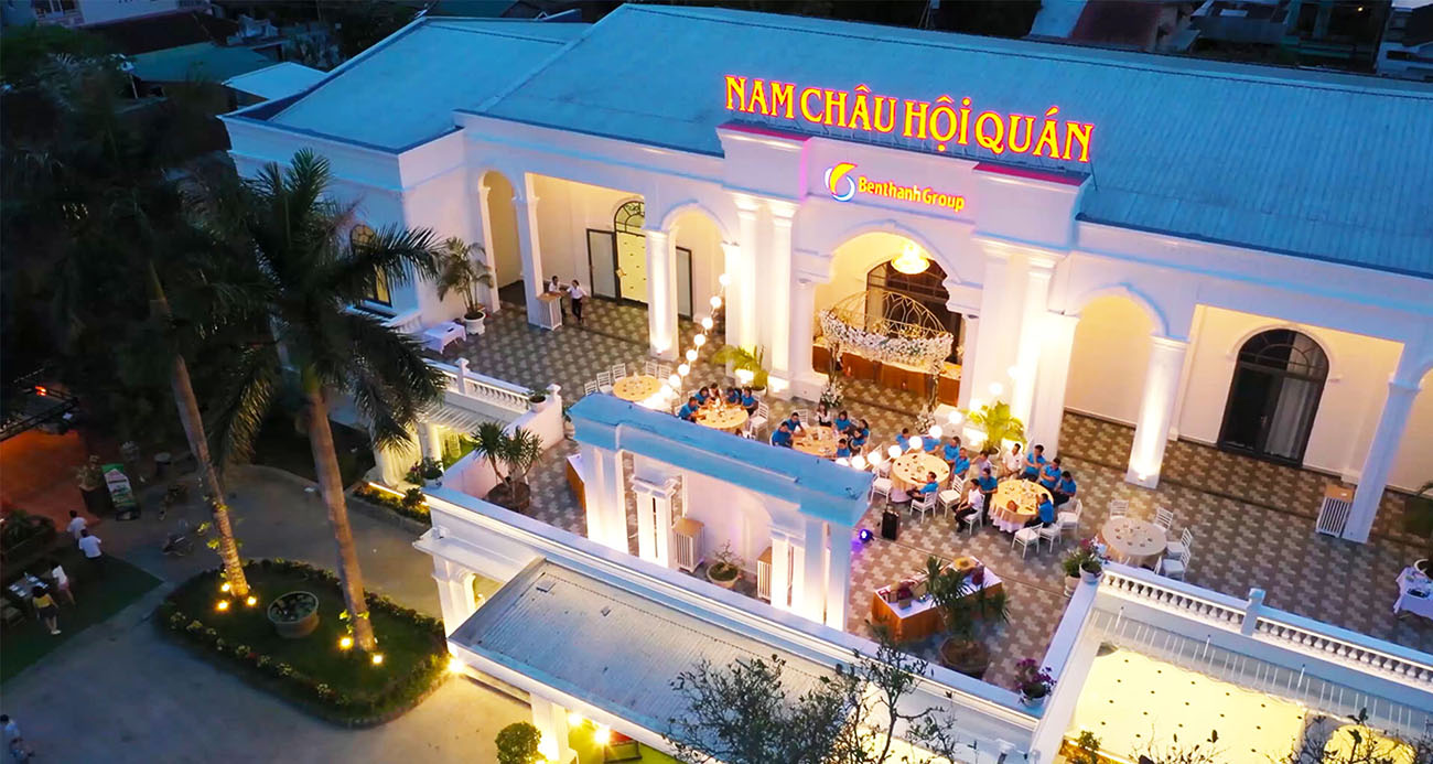 nam-chau-hoi-quan-nha-hang-xu-hue.jpg