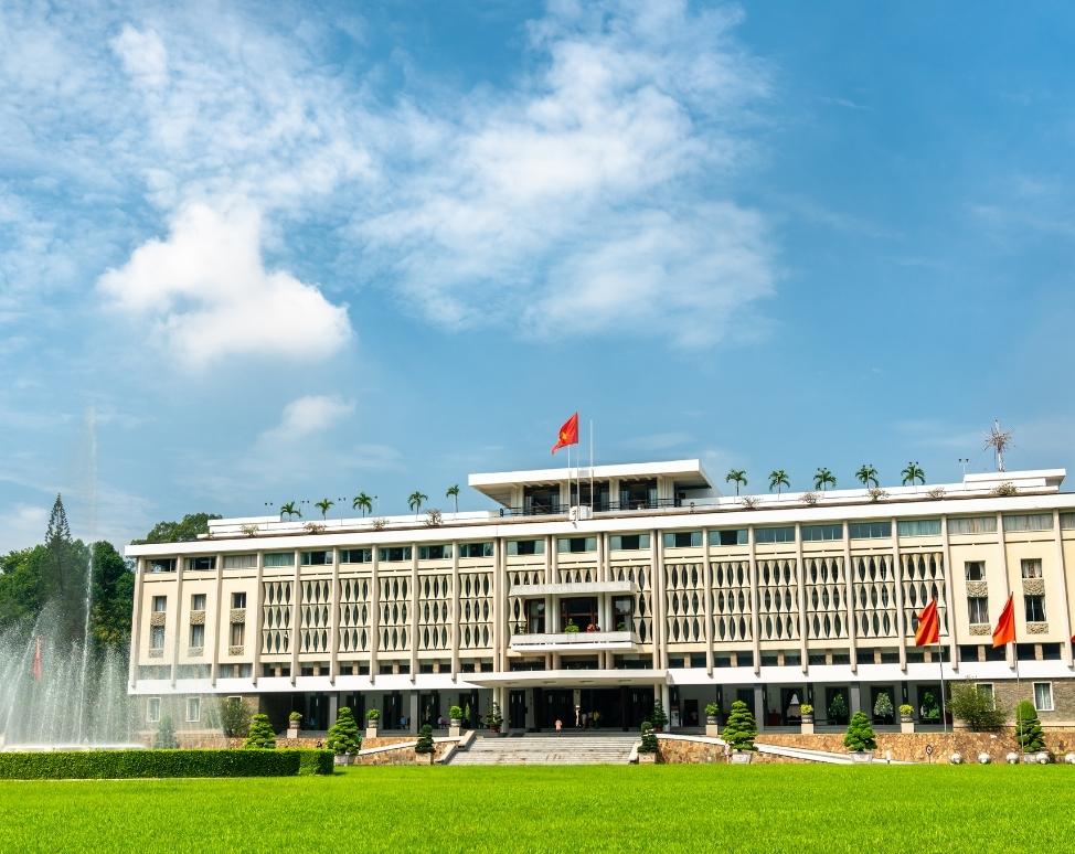 Through the ups and downs of history, the Independence Palace has become a valuable architectural relic and a place that preserves many historical imprints.