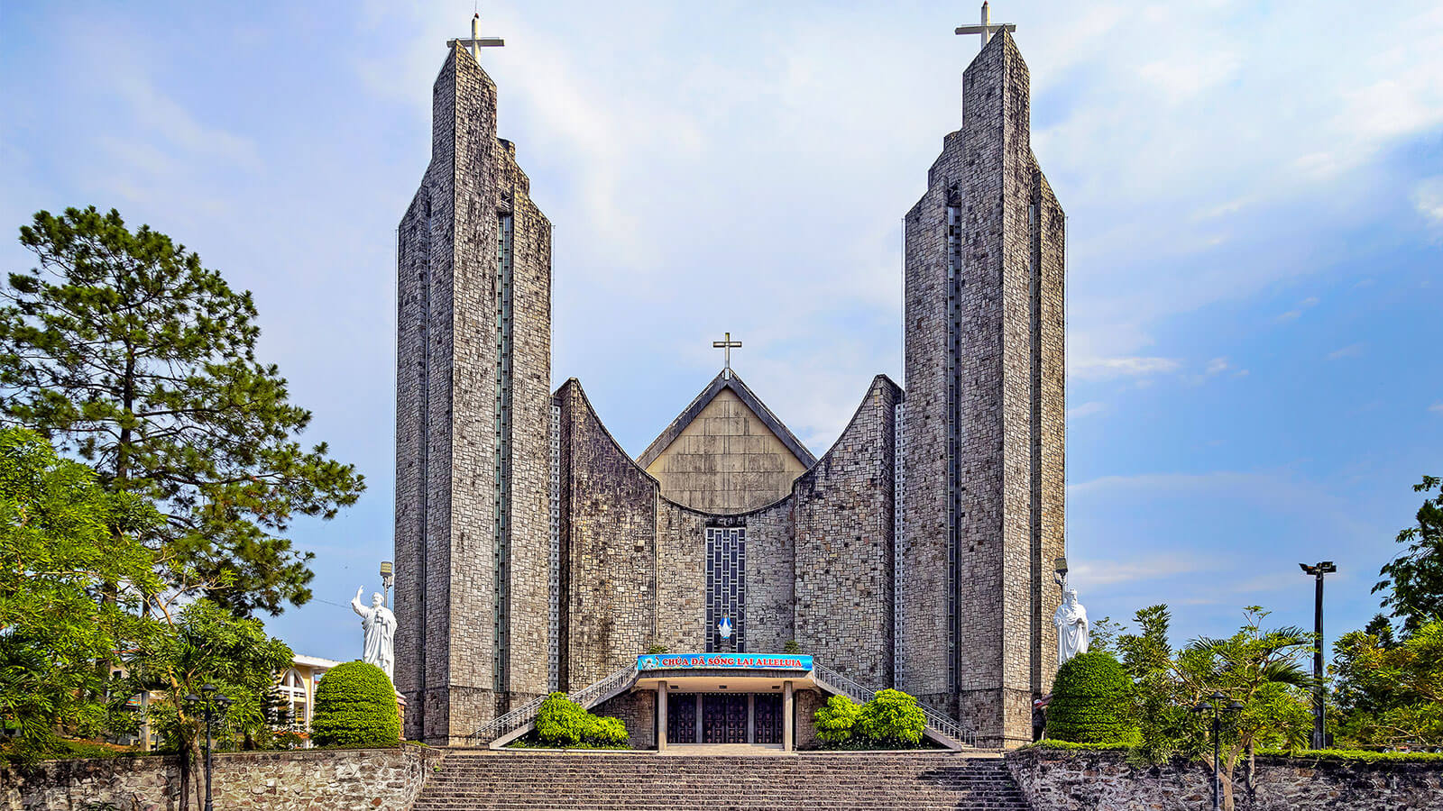 Phu Cam Church - The Precious Gem of Religion and Tourism