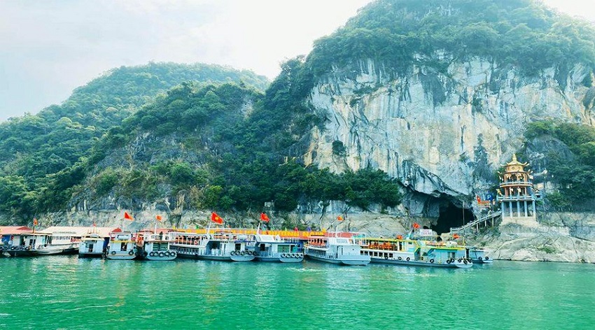 den-chua-thac-bo-hoa-binh.jpg