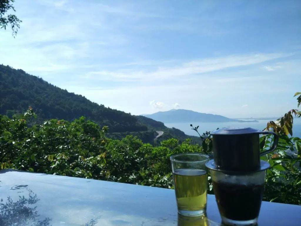 Cafe-doc-dinh-deo-hai-van.webp