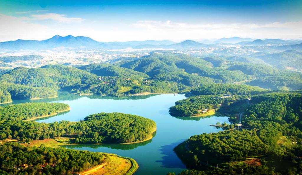 Tuyen Lam Lake