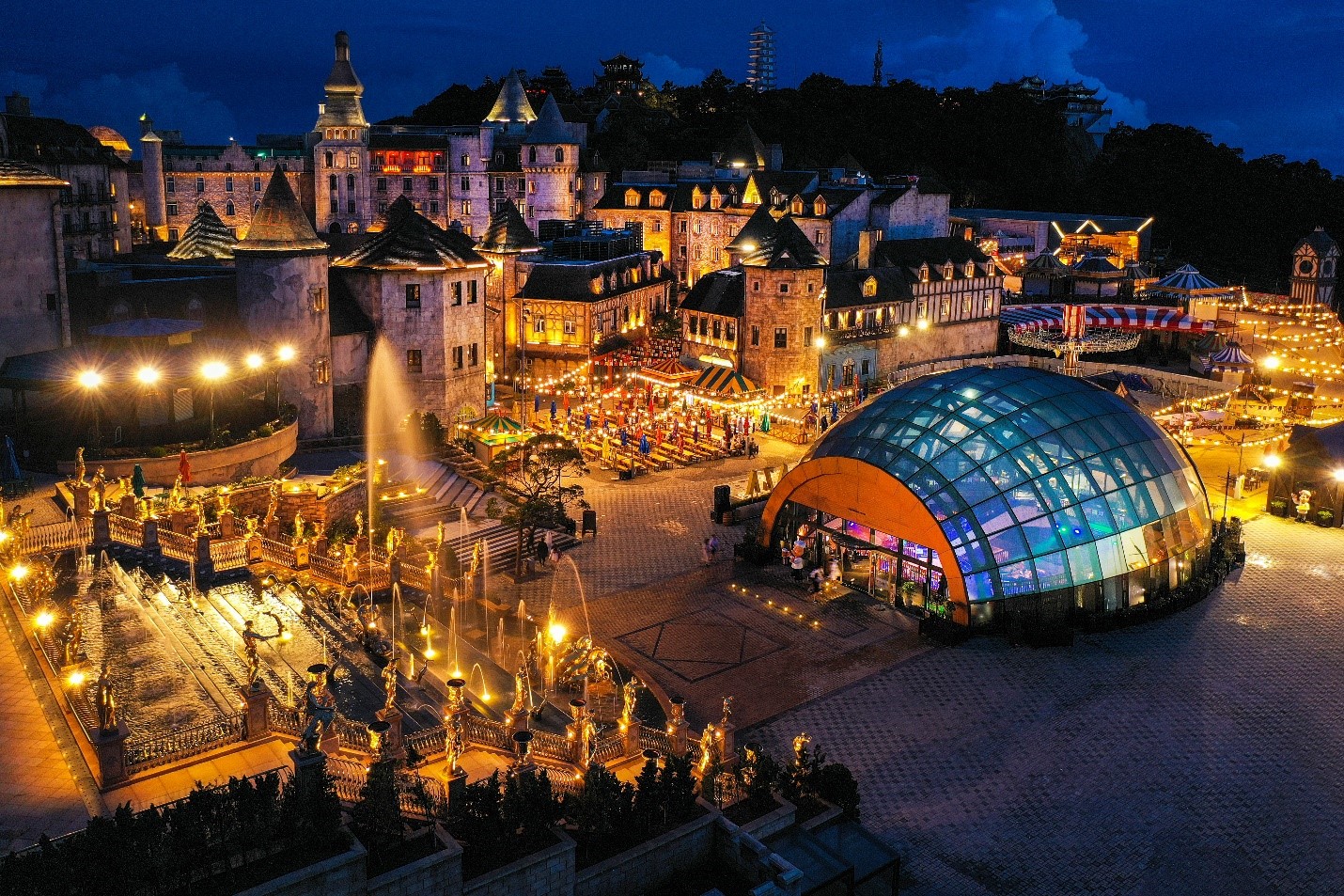Images of Ba Na Hill at night.