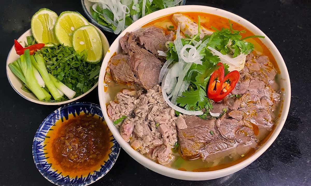 Đến Huế đừng quên thưởng thức món Bún Bò Huế, đặc sản khiến du khách mê mẩn từ lần đầu