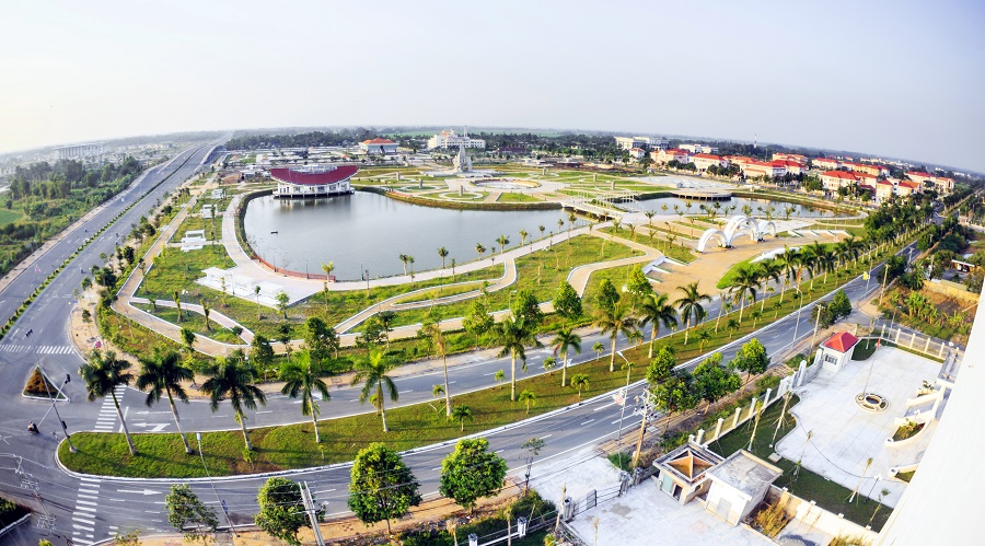 Công Viên Chiến Thắng và Trung tâm hành chính UBND tỉnh là điểm tham quan không thể bỏ qua khi du khách có dịp đến với Hậu Giang.