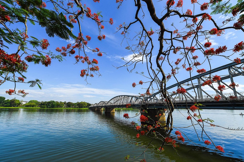 Autumn in Hue - A magnificent painting of romance and mystique